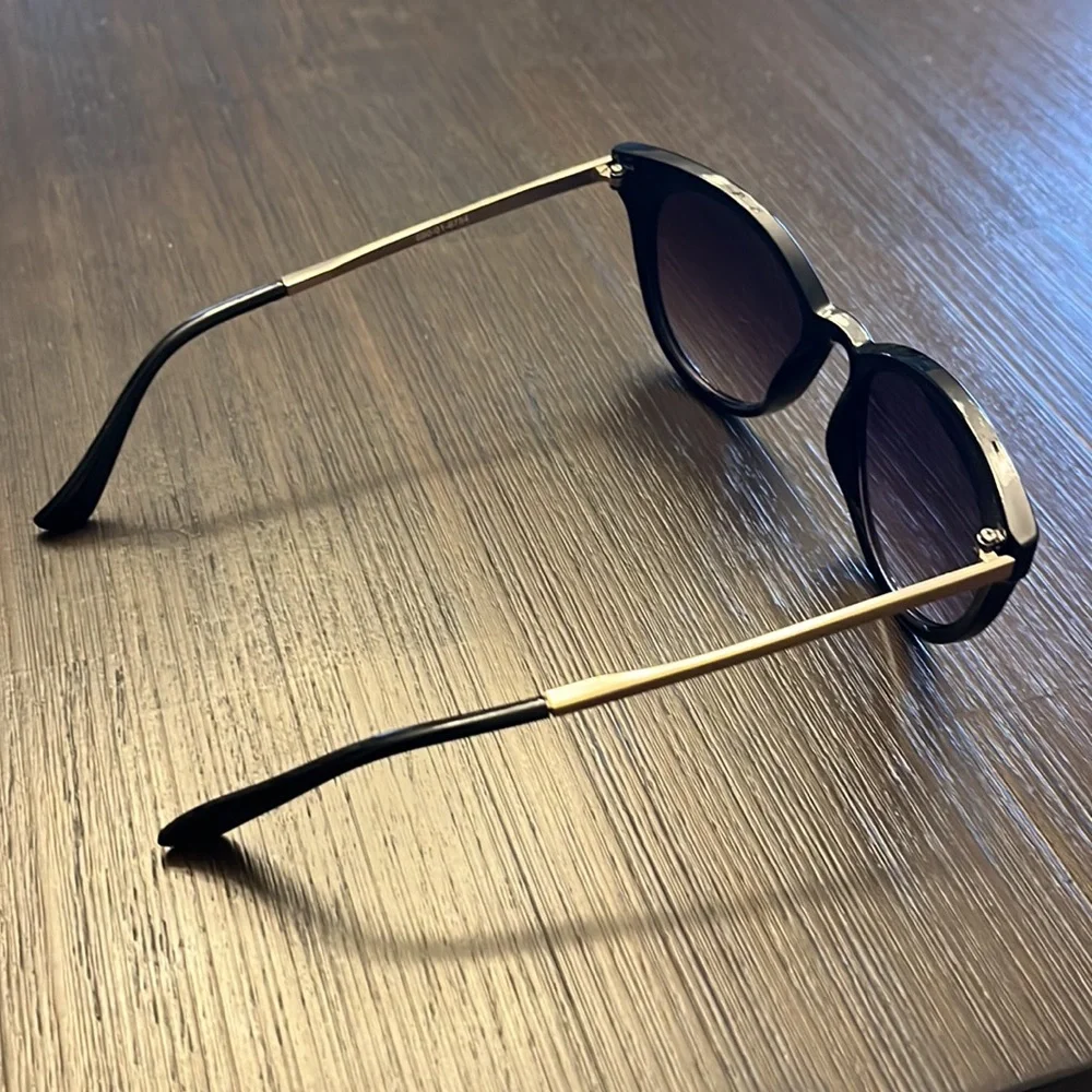 Black and gold cat eye sunglasses - Picture 5 of 6